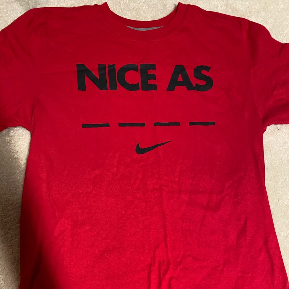 Mens small Nike tshirt- never worn